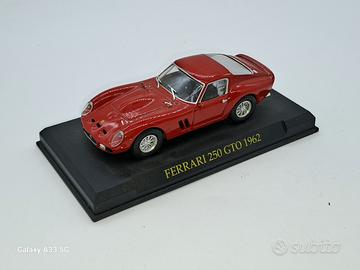 2 modellini Ferrari  250 GTO e 365 GTB