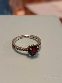 Anello Pandora Cuore in Rilievo Rosso 