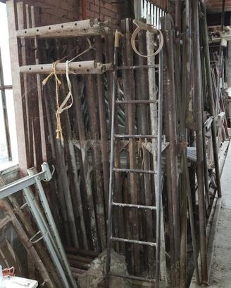 Lotto Ponteggio + Puntelli da cantiere