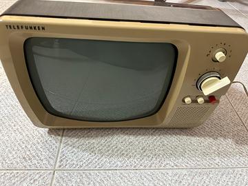 Televisore vintage Telefunken.