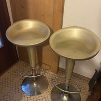 Sgabello da bar con regolazione idraulica dell'alt