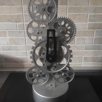 Orologio con ingranaggi a vista