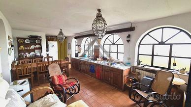 Appartamento di 150 m² con più di 5 locali a Massa
