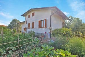 Torrita di Siena (SI), villa con giardino