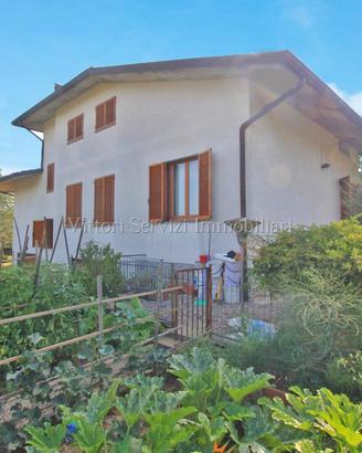 Torrita di Siena (SI), villa con giardino