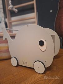 Carrello a spinta e contenitore per giochi