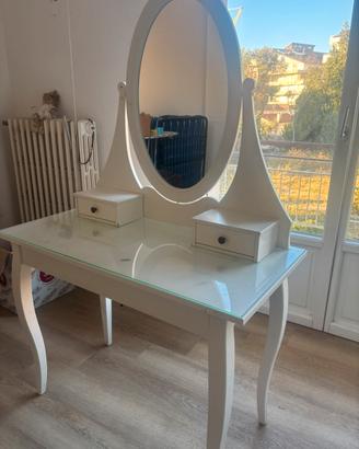 Hemnes toiletta Ikea con specchio