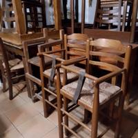 Tavoli e sedie di legno 
