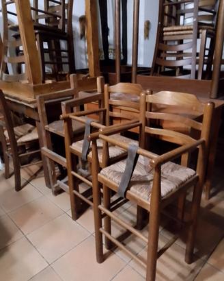 Tavoli e sedie di legno 