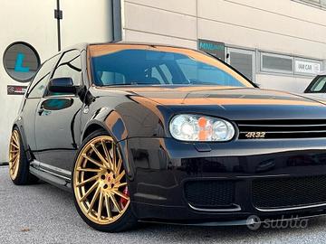 Volkswagen Golf R32 UNICA 240CV