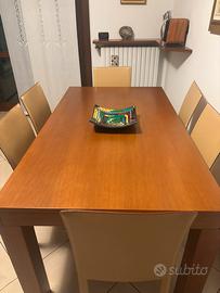 Tavolo in legno allungabile + 6 sedie in pelle