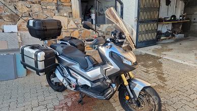 Honda adv 750