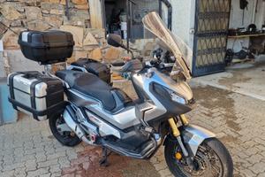 Honda adv 750