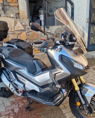 Honda adv 750