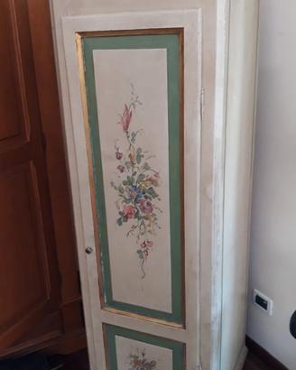 Armadietto stile Trentino