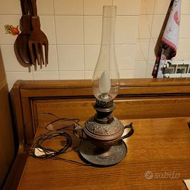 Lampada a cherosene antica convertita