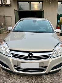 Opel Astra GTC 1.7 CDTI 125CV 3 porte Cosmo