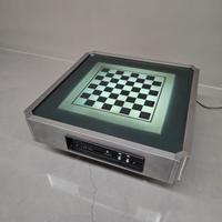 tavolo da salotto vintage con scacchiera