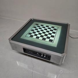 tavolo da salotto vintage con scacchiera