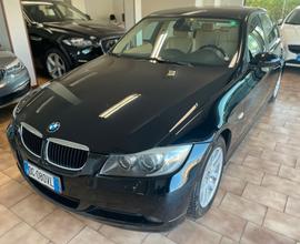 BMW 320 i *NAVI* PELLE*