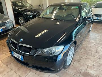 BMW 320 i *NAVI* PELLE*