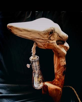 lampada in legno d'ulivo