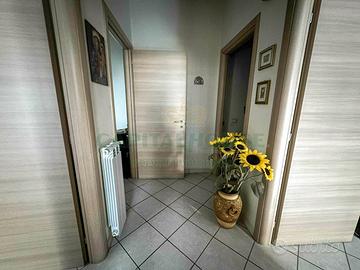 S2 zona villa: trilocale arredato con posto auto