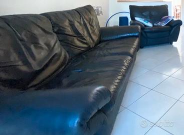 Divano doppio e singolo in pelle nera