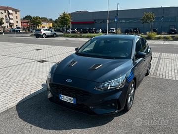 ford focus st line 2020