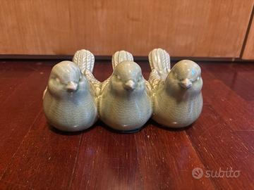 Tre uccellini in ceramica decorativi