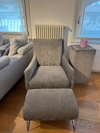 Poltrona con pouf Natuzzi