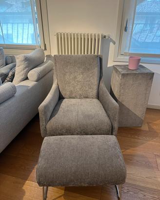 Poltrona con pouf Natuzzi