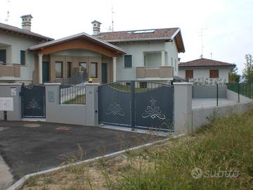 Casa di bifamiliare tipo villa