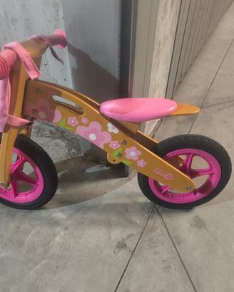 Bicicletta senza pedali in legno per bambini