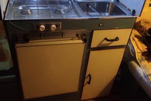 BLOCCO CUCINA LAVELLO FRIGO 