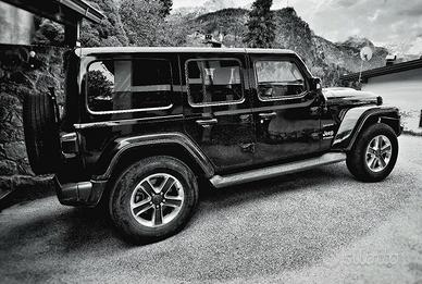 Jeep Wrangler Unlimited Sahara benzina