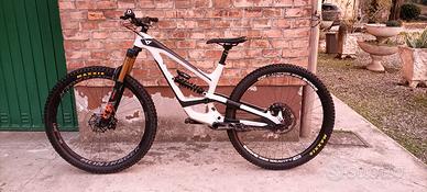 Yt Capra Cf pro Carbonio
