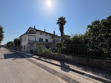 CASA CON GIARDINO, DA PERSONALIZZARE