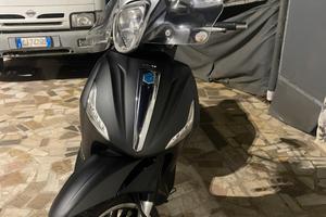 Beverly 300 i.e. ABS-ASR Police