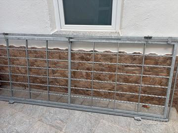 Porta in metallo. Cancello