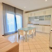 Luglio trilocale 150 m dal mare, piazza Brescia