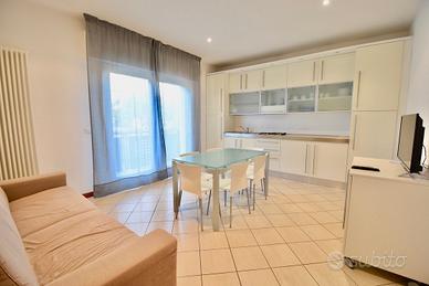 Luglio trilocale 150 m dal mare, piazza Brescia