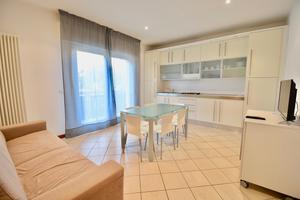 Luglio trilocale 150 m dal mare, piazza Brescia