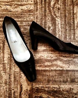 SCARPE PELLE NERA MODELLO DÉCOLLETÉ
