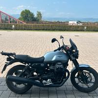 V7 850 . Moto Guzzi Stone IV