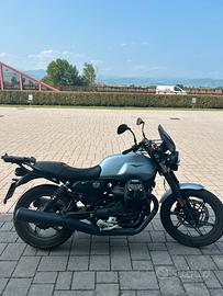 V7 850 . Moto Guzzi Stone IV
