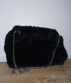 Borsa a tracolla con pelliccia nera