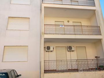 TRICASE - Appartamento al primo piano con box