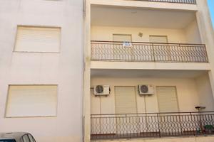 TRICASE - Appartamento al primo piano con box