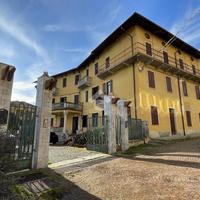 TRIFAMILIARE A CASAPINTA